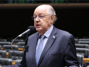 Deputado apresenta projeto para impedir convocação de jogadores que atuam no exterior