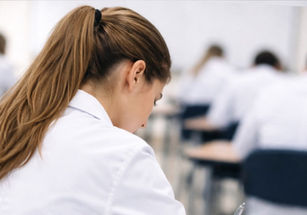 Ranking do Enamed expõe crise na formação médica em Goiás: faculdades despencam para notas 1 e 2