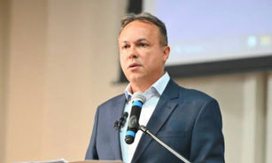 Presidente da Equatorial sai pela porta dos fundos da ALEGO, para não dar entrevista