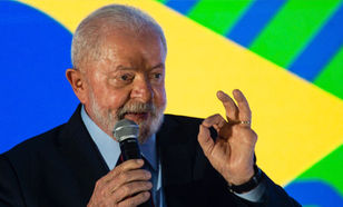 Lula bloqueia R$ 3,8 bilhões de recursos para hospitais e livros didáticos