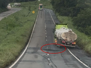 O buraco aberto na GO-080, próximo a São Francisco, havia sido tapado pela Goinfra, mas as chuvas abriram novamente a cratera.