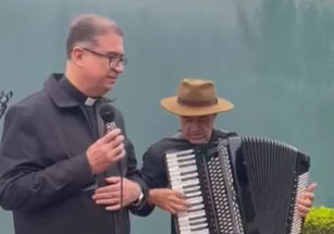 Fiéis se surpreendem com vídeo de Padre Edimilson cantando “Barquinha de ouro”