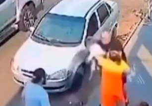 Milagre: Médico passa por rua por acaso e salva a vida de bebê engasgado