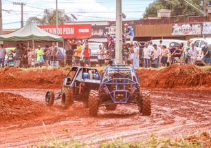 Milhares de pessoas acompanham a Corrida de Gaiola e Fusca Cross em Jaraguá