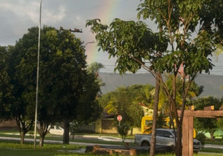 Chuva intensa durante a madrugada provoca alagamentos em Jaraguá e dá lugar a arco-íris ao amanhecer