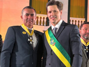 Presidente da Câmara de Jaraguá, André Henrique Santana, recebe Comenda da Ordem do Mérito Anhanguera