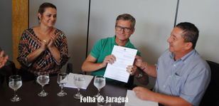 Vereadores entregam ao prefeito texto da reforma administrativa aprovada pela câmara