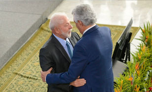 Caiado se encontra com Lula durante solenidade do Minha Casa, Minha Vida