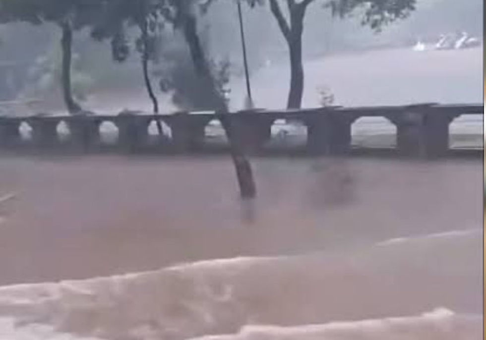 Fortes chuvas causam alagamentos em Goiânia e Lago das Rosas transborda
