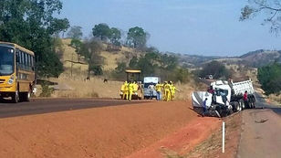 Ônibus com alunos de Petrolina de Goiás se envolve em acidente com caminhão na GO-080