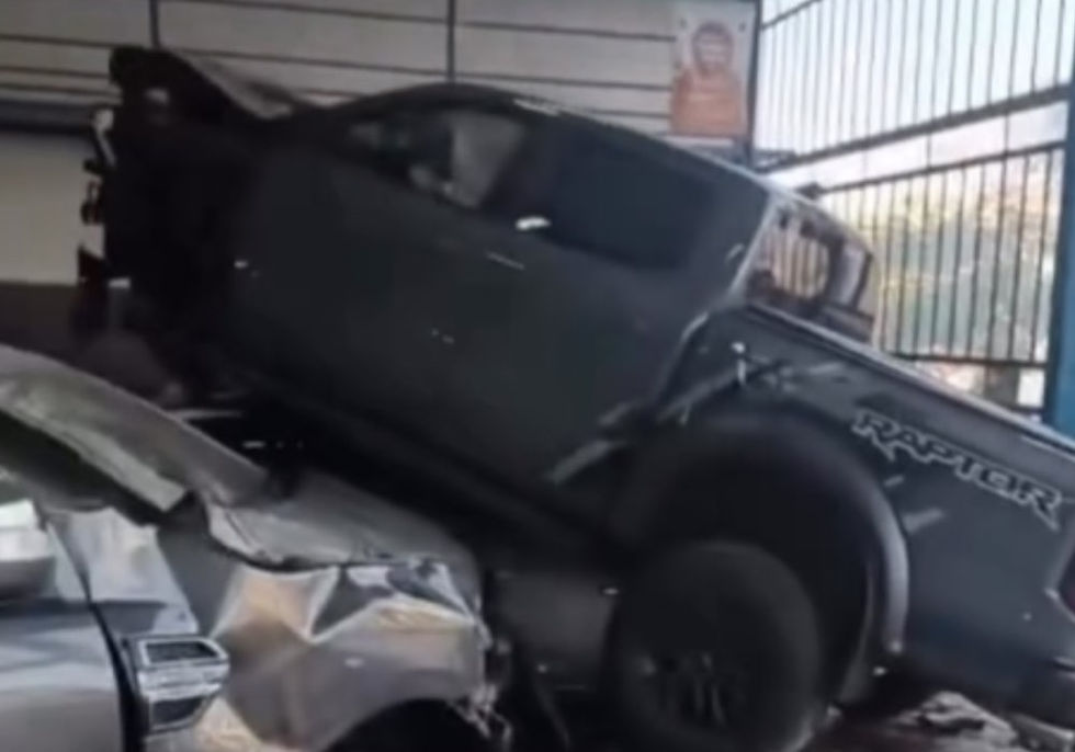 Condutor de Ford Raptor invade concessionária e deixa rastro de destruição em Niquelândia