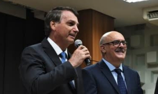 Bolsonaro anuncia reajuste de 33,24% no piso salarial dos professores