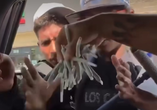 Influencer americano distribui cigarros de maconha na rua e vídeo vira Lisa na internet