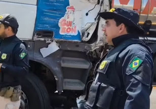 Acidente grave envolvendo três caminhões interdita BR-153 no Trevo Norte de Rialma