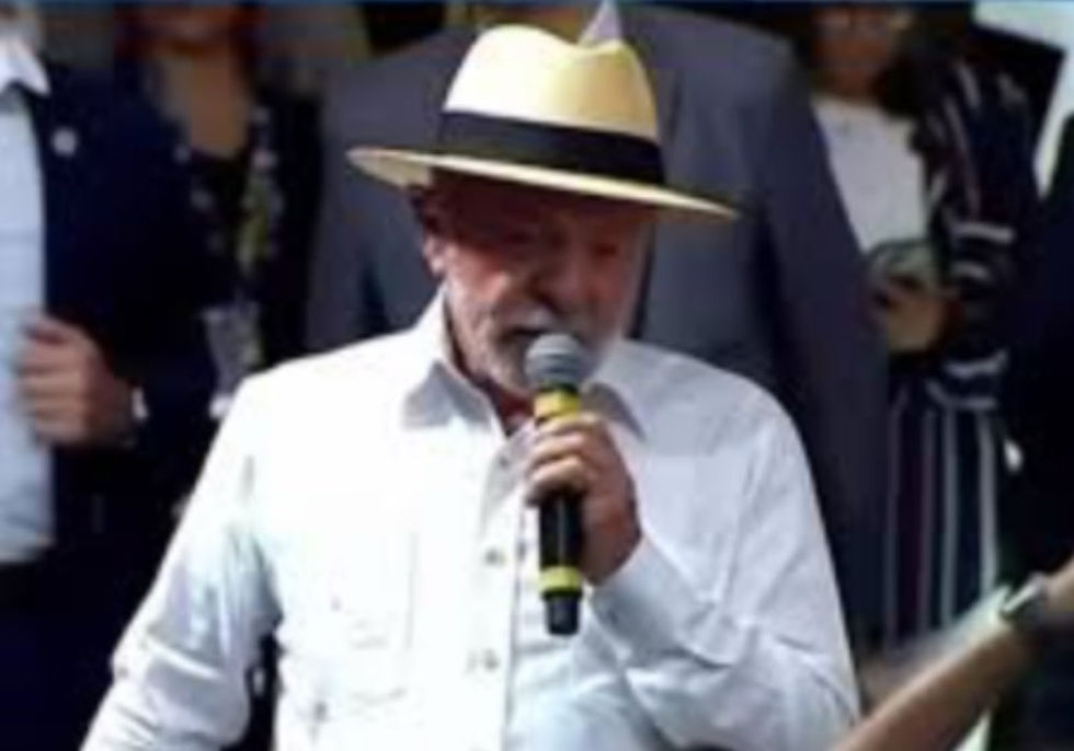 Lula volta a gerar debates após dizer a frase: “O político honesto que vocês querem não está dentro de mim.”
