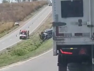 Grave acidente entre três carretas é registrado na GO-080 entre Nerópolis e Petrolina