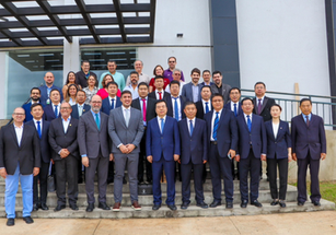 Prefeito Paulo Vítor recebe delegação chinesa em Jaraguá para discutir possíveis investimentos