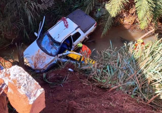 Motorista fica ferido após carro cair de ponte na GO-438 entre Santa Rita do Novo destino e Verdelândia