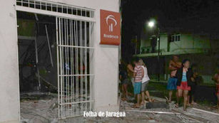 Criminosos destroem agência do Bradesco de Itaguaru ao explodirem caixas eletrônicos