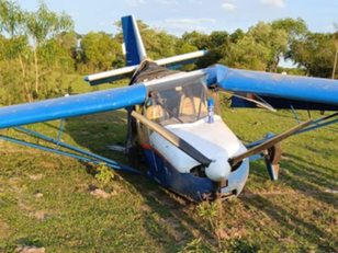 Avião que fazia propaganda para circo tem pane no ar e faz pouso forçado