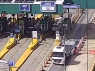 Guincho invade contramão após evasão de pedágio e quase provoca tragédia na BR-135,