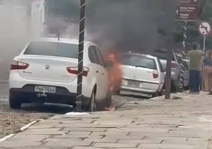 Incêndio em veículo próximo à histórica Igreja Matriz mobiliza bombeiros em Pirenópolis