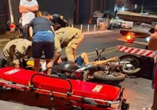 Vídeo mostra momento exato de colisão entre motociclista e caminhão-guincho na Vila Isaura