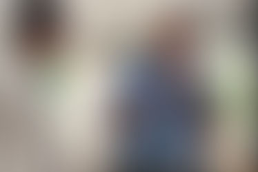 Jornal destaca que as confecções de Jaraguá vestem Ronaldo e Gracinha Caiado