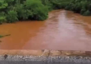 Chuvas intensas elevam nível do Rio Sucuri entre Itaguaru e Jaraguá e acendem alerta