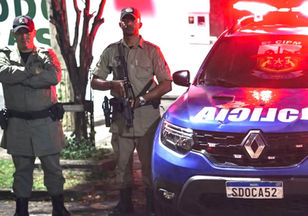 Flagrante em Petrolina de Goiás: Cocaína apreendida e pai de suspeito é preso por desacato