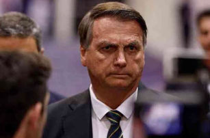 Bolsonaro é alvo de operação, e PF dá 24 horas para que ele entregue passaporte