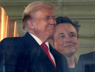 Trump e Elon Musk aparecem juntos em funeral de Charlie Kirk