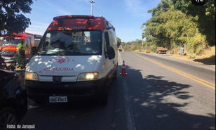 Motociclista sofre acidente na BR-153, após saída de pista próximo ao posto da PRF