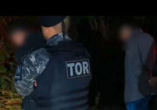 Dupla é presa pelo TOR com mais de 1 kg de maconha na BR-153 entre Jaraguá e Rianápolis