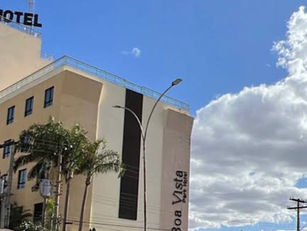 Flávio diz que o pai,  o ex-presidente Jair Bolsonaro foi para o hospital após "calafrios e vômitos"