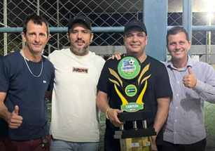 Com vitória por 6 a 2, Rianápolis leva a Copa Itapuranga. Prefeito Gilber Miranda comemora com a equipe
