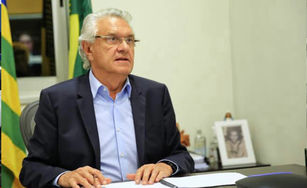 Caiado sanciona lei que proíbe oferecimento de empréstimos por telefone a idosos