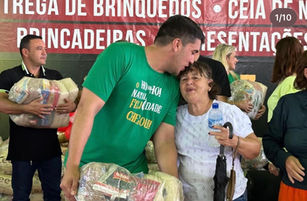 Prefeito Paulo Vitor entrega Ceias de Natal a 1200 famílias jaraguenses