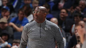 Cooler heads prevail; Mike Brown tapped as new Kings head coach