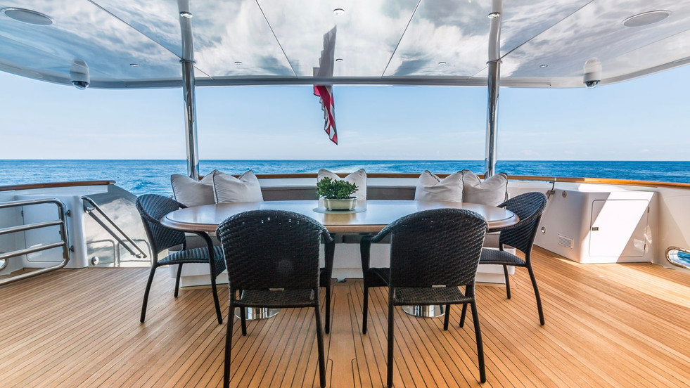 loon_yacht_charter_iyc_main-aft-deck-1.j