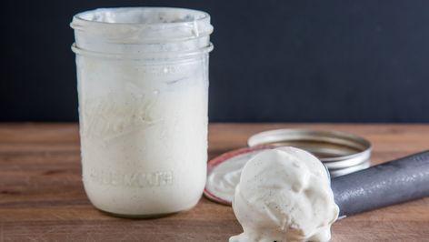 TWO INGREDIENT ICE CREAM made with a MASON JAR (NO TOOLS or MACHINES)