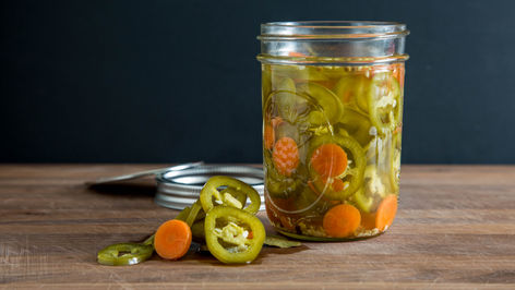 easy PICKLED JALAPENOS