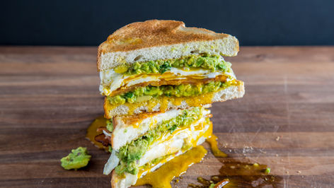 making a BACON, EGG and GUACAMOLE BREAKFAST SANDWICH
