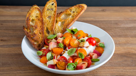 BURRATA CAPRESE CROSTINI with fresh summer PEACHES | a PERFECT combination