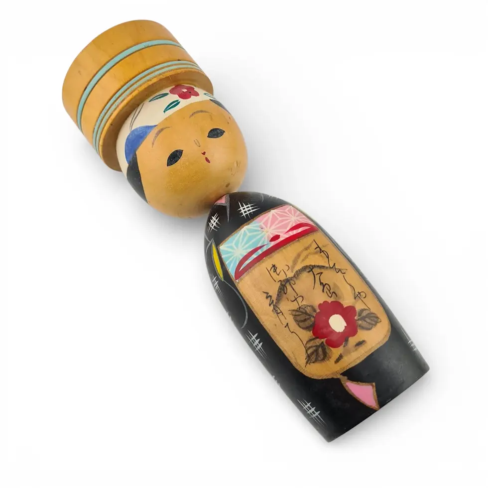 bambola kokeshi giapponese