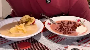 Sopas dulces rumanas que casi nadie conoce (de manzana y de guindas)