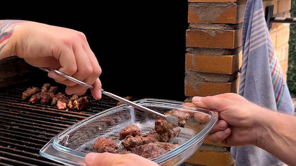 Receta tradicional de mici rumanos, preparados en casa desde 0