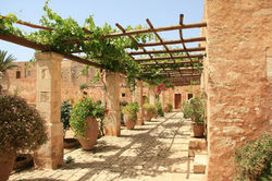 monastery-3525159_1920