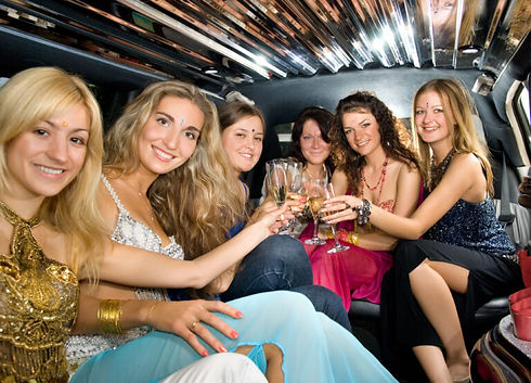 Girls-in-Limo-for-Concert-768x553.jpeg