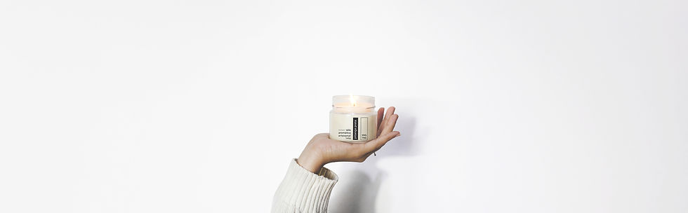 vela mão fundo claro pq 2222.jpg